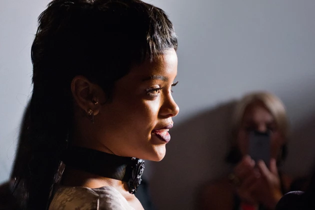 rihanna-mullet-fashion-week rihanna-mullet-fashion-week